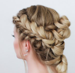 If you're looking for a festive hair style that will make you stand out from the crowd, visit the hair up experts at Gusto hair salons in Soho, Covent Garden & Oxford Street.