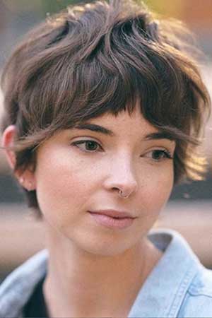 The Flirty Girl Lob: The Cool, Romantic Cut Defining Summer