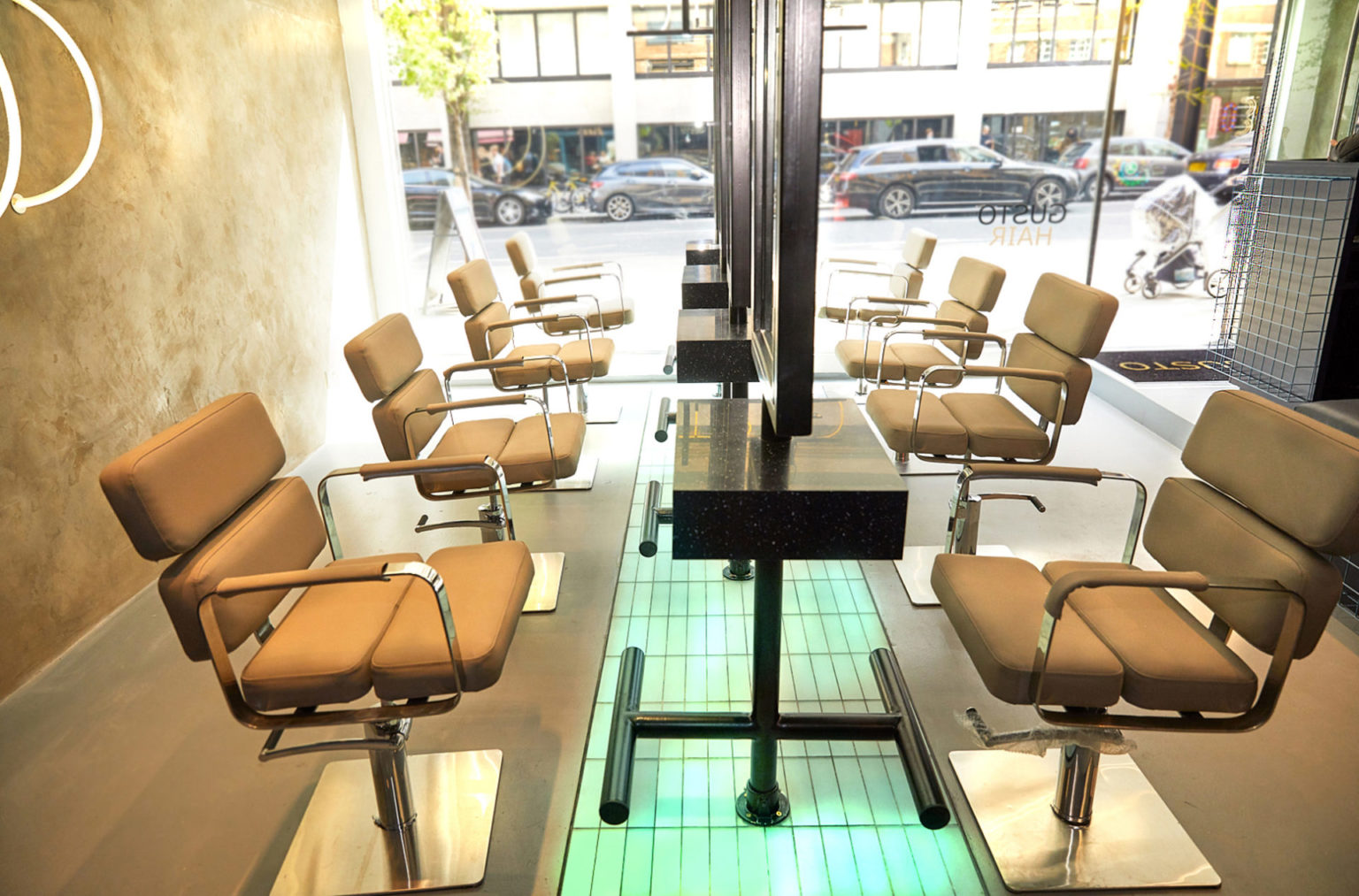 Inside Gusto Oxford Street: tan leather chairs, black mirror stations and a mint tiled floor