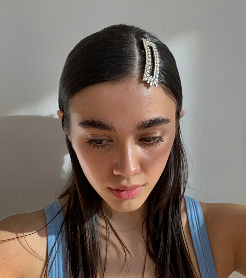 Sabrina Carpenter’s Older Sister Side Part