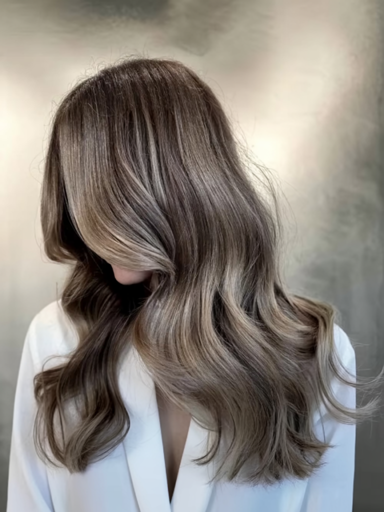 a poised lady with flowing highlighted h Sc cxxGAQ7W6BeXSuSmq A S9U9LtUfS5ibqaXazgX1eQ